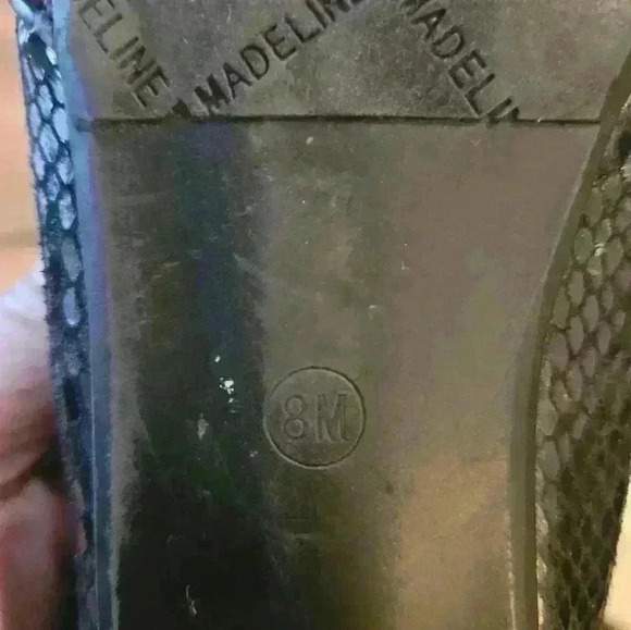 Madeline Black Ballet flats.  Size 8 - Picture 4 of 7